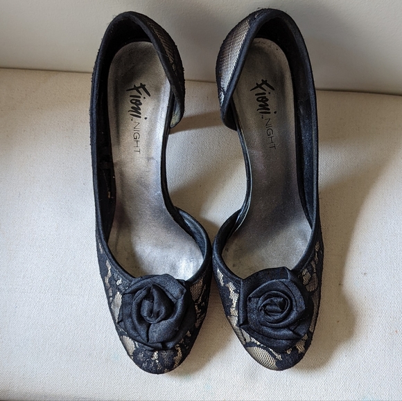 Floral Lace Heels - Picture 5 of 6